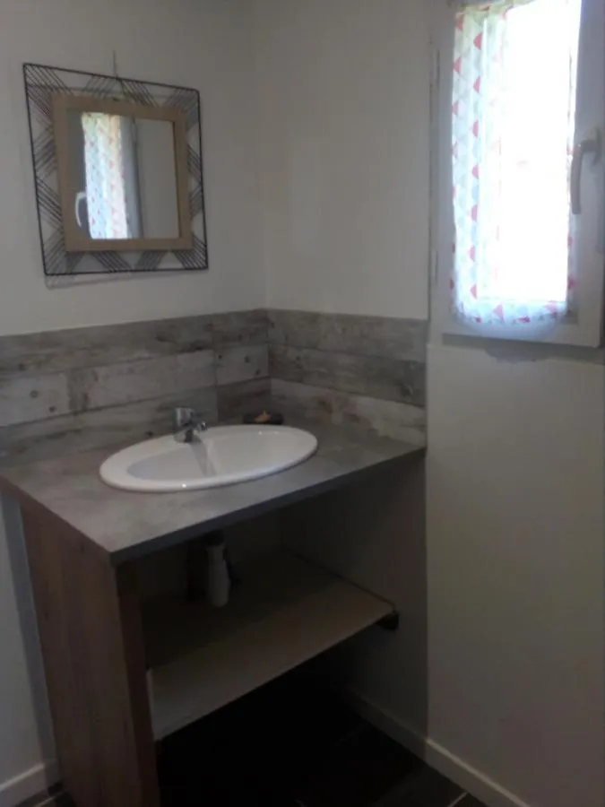 Appartement L'Oiseau Chanteur à Darbres 0*,  France