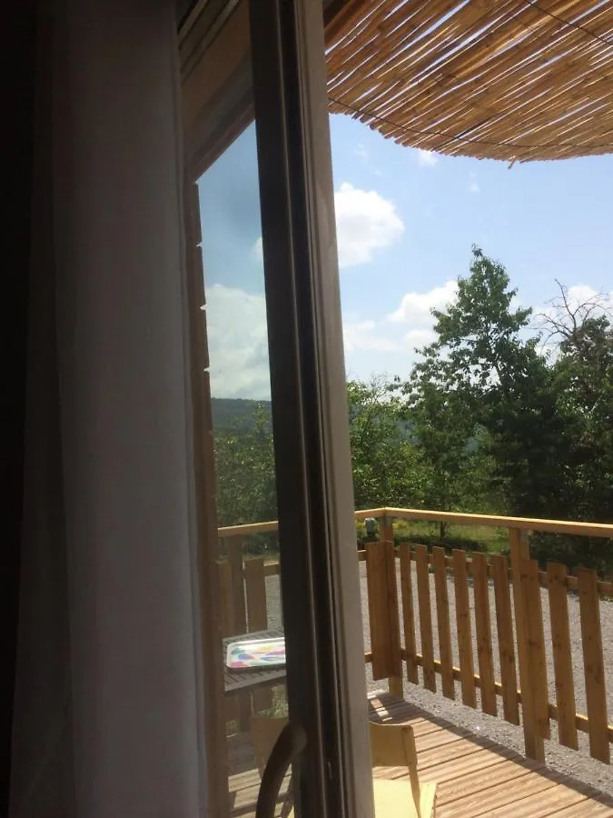 Appartement L'Oiseau Chanteur à Darbres 0*,