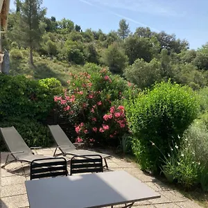 t2-classe-2-calme-au-coeur-du-village-provencale.fr-provencehotel.com/